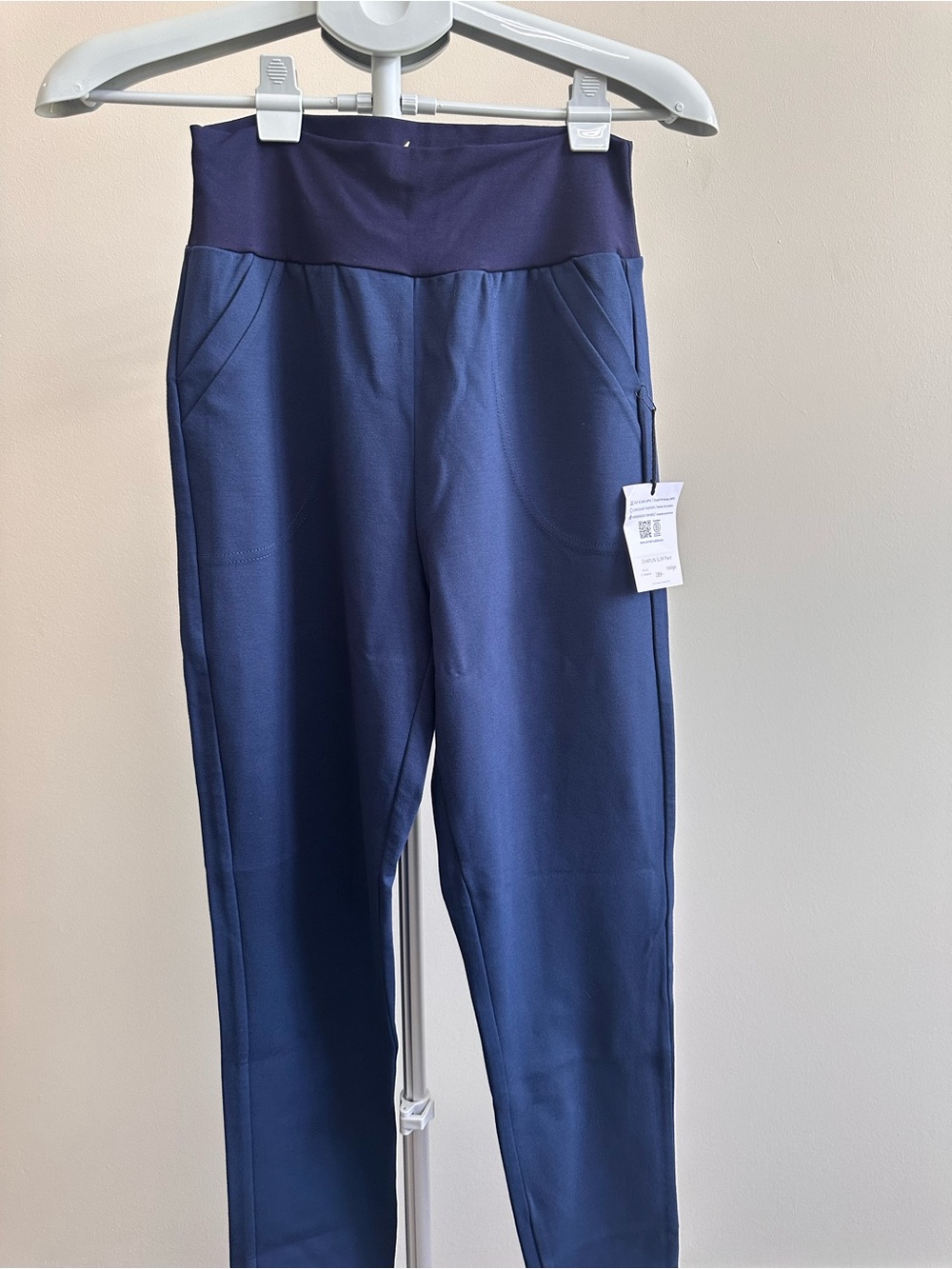 High-Waist Navy Pull-On Leggings with Pocket Detail